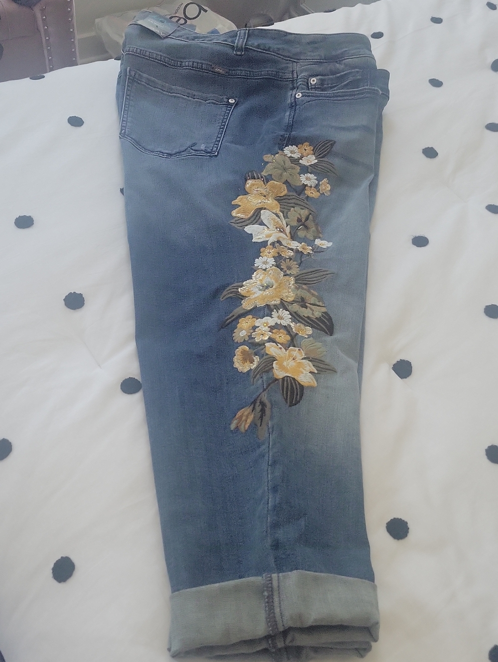 INC Embroidered Blue Women’s Jeans with Yellow Floral Detail Size 20w. NWT